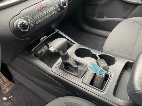 Used 2020 Kia Sorento LX image 18