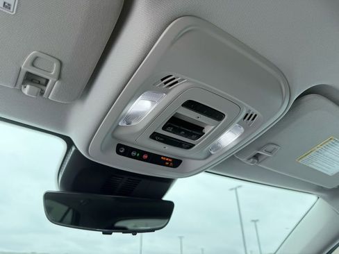 Used 2025 Buick Envision Avenir image 24