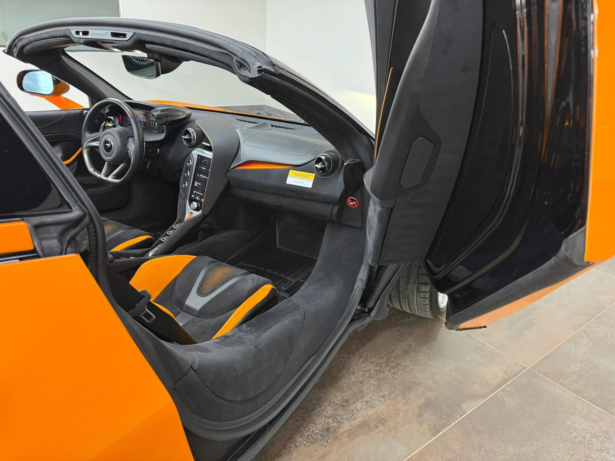 Used 2025 McLaren 750S Spider RWD image 40