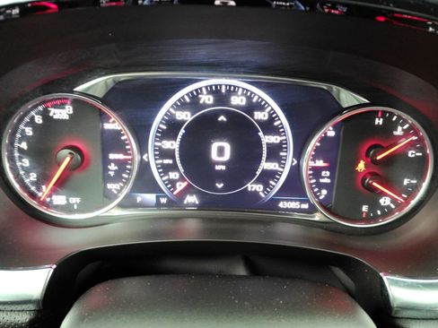 Certified 2023 Chevrolet Traverse Premier w/ Redline Edition AWD/4WD image 26