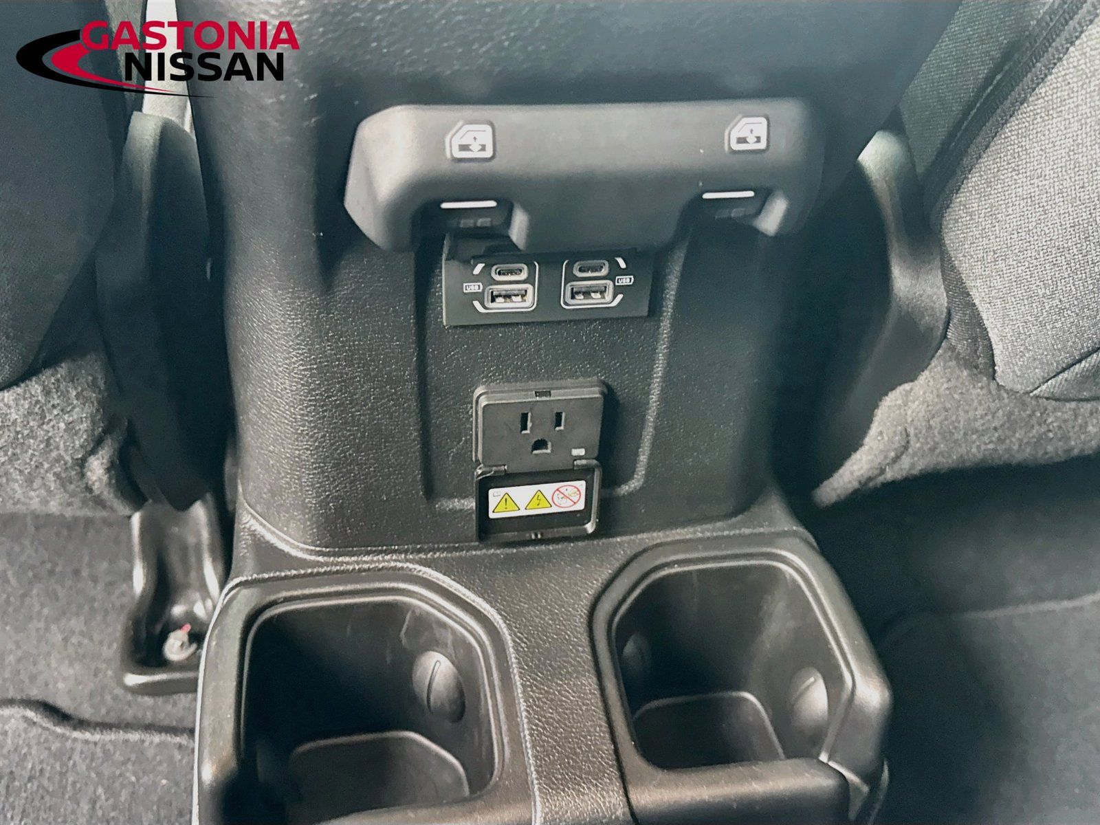 Used 2025 Jeep Wrangler Unlimited Sahara AWD/4WD image 32