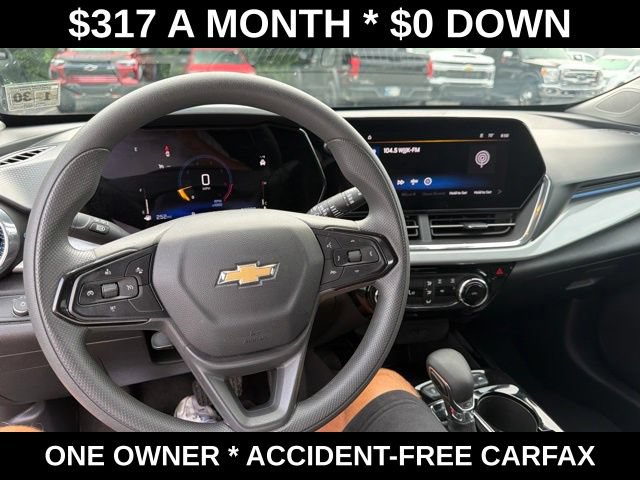 Used 2025 Chevrolet Trax LT FWD image 31