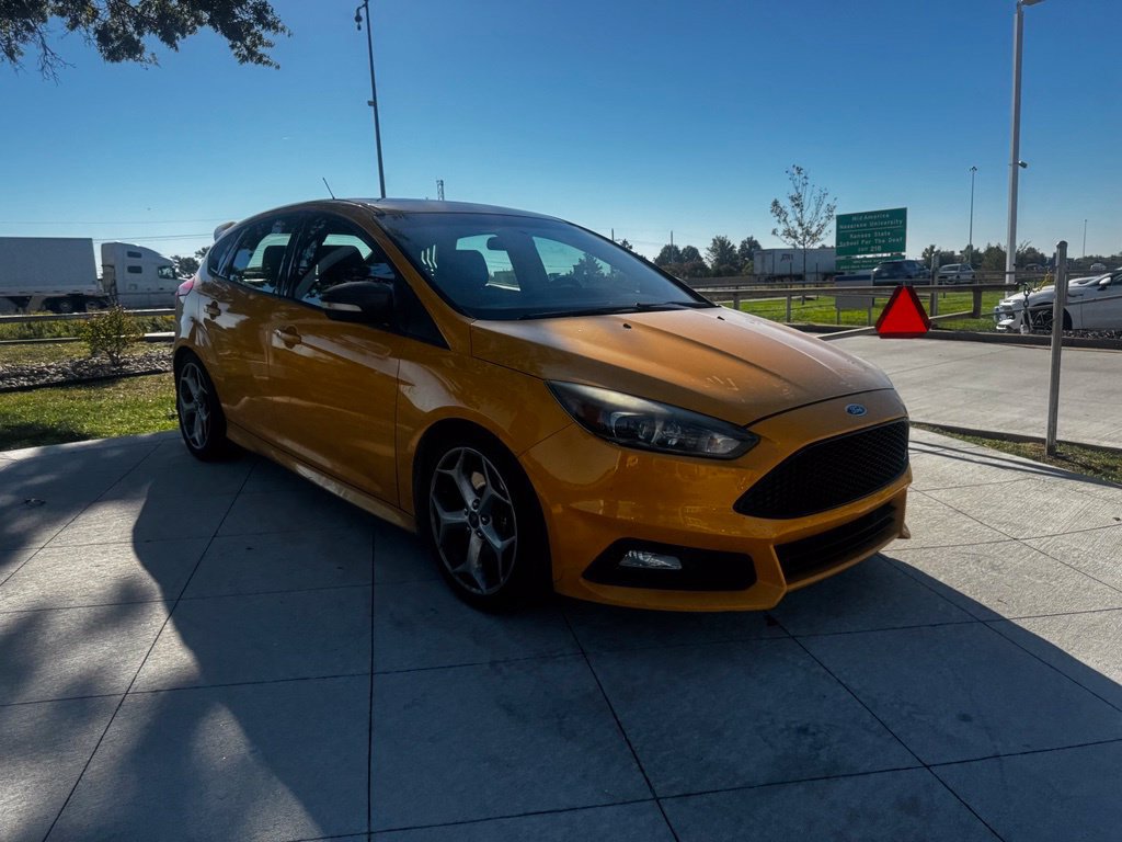 Used 2016 Ford Focus ST w/ Equipment Group 402A FWD image 2