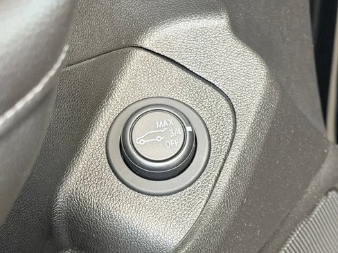 Used 2022 GMC Terrain SLE w/ Driver Convenience Package AWD/4WD image 12