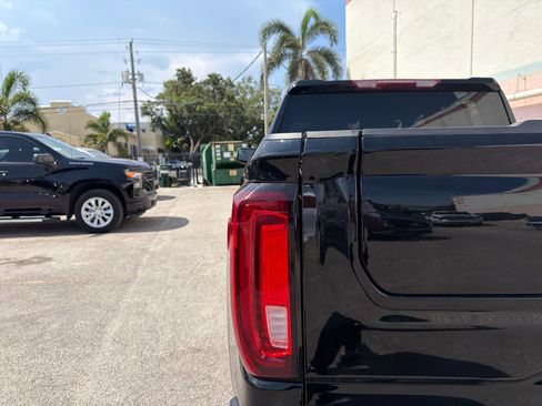 Used 2025 GMC Sierra 1500 SLT w/ SLT Premium Package RWD image 17