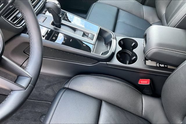 Used 2025 Porsche Macan AWD/4WD image 14