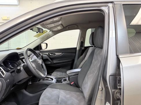 Used 2016 Nissan Rogue SV FWD image 13
