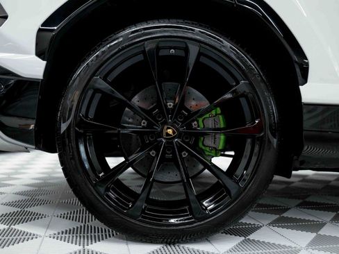 Used 2020 Lamborghini Urus image 32