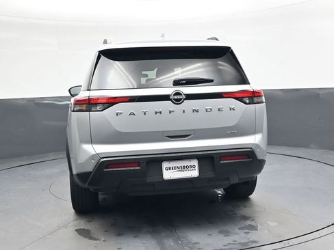 Used 2025 Nissan Pathfinder SV image 5