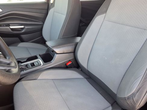 Used 2017 Ford Escape SE image 3