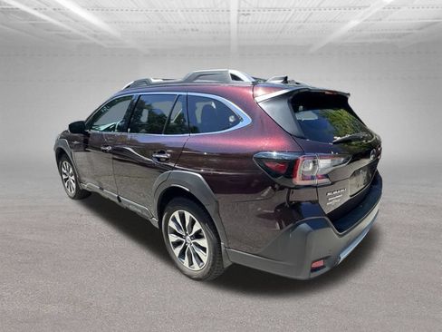 Used 2025 Subaru Outback Touring AWD/4WD image 3