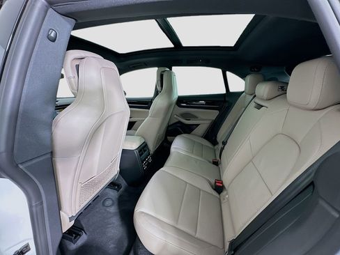 Used 2025 Porsche Macan 4S Electric image 24