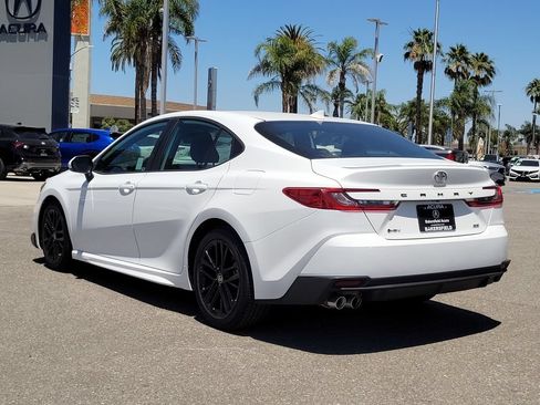Used 2025 Toyota Camry SE FWD image 8