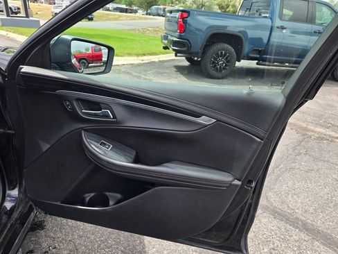 Used 2017 Chevrolet Impala LT FWD image 28