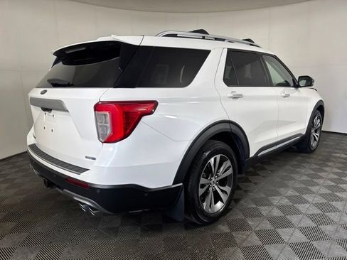 Certified 2020 Ford Explorer Platinum w/ Premium Technology Package AWD/4WD image 3