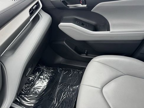 Certified 2021 Toyota Highlander XLE image 26