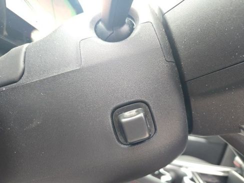 Used 2025 Chevrolet Traverse RS image 29