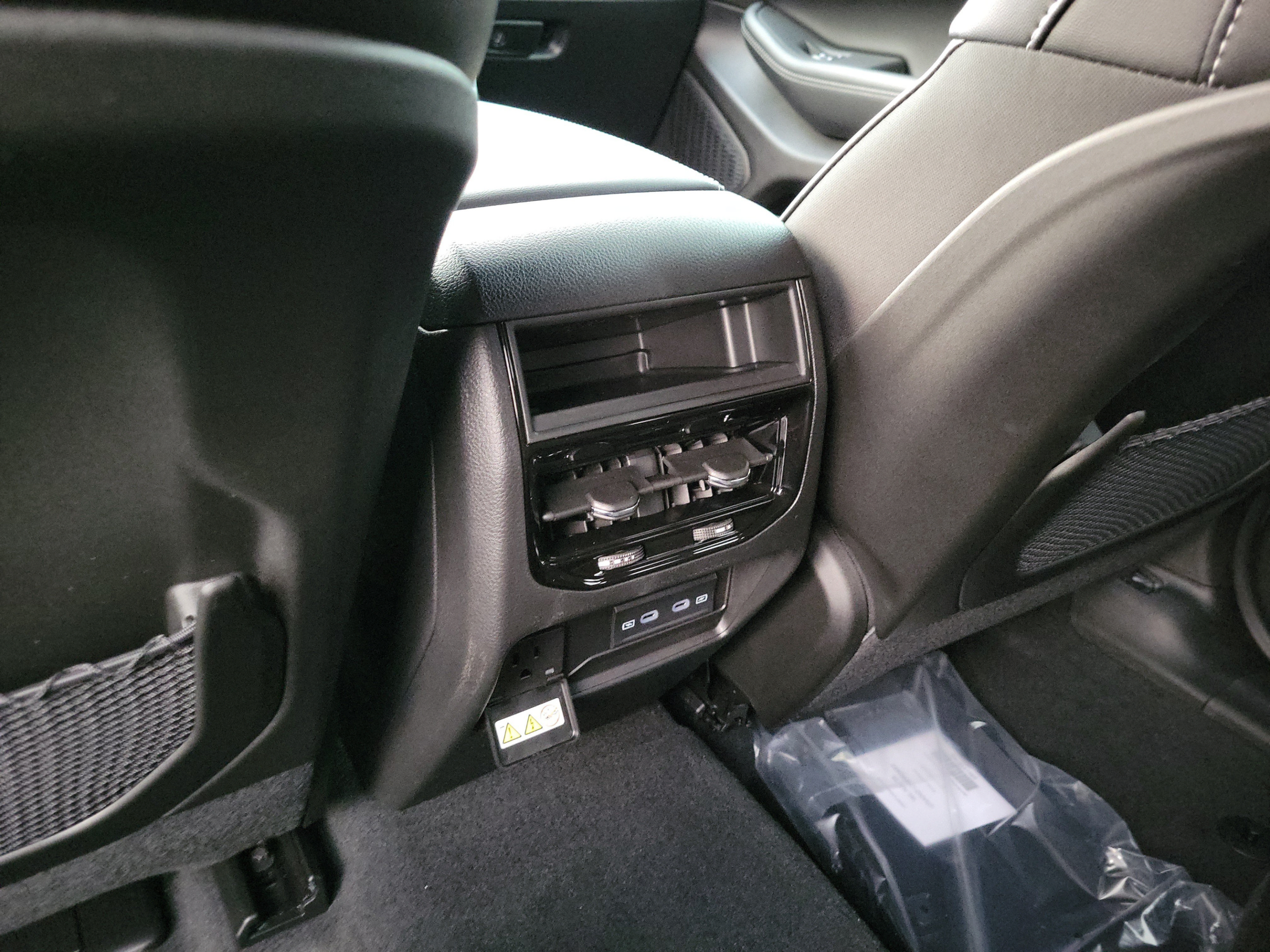 New 2027 Jeep Grand Cherokee Altitude RWD image 11