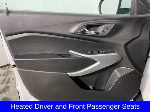 Used 2025 Chevrolet Trax LS w/ LS Convenience Package FWD image 12