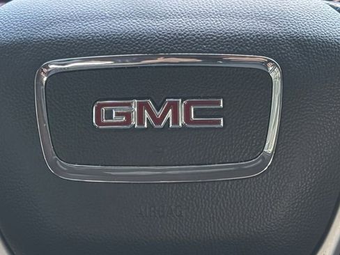 Used 2023 GMC Acadia SLE FWD image 13