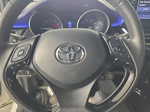 Used 2020 Toyota C-HR XLE FWD image 24