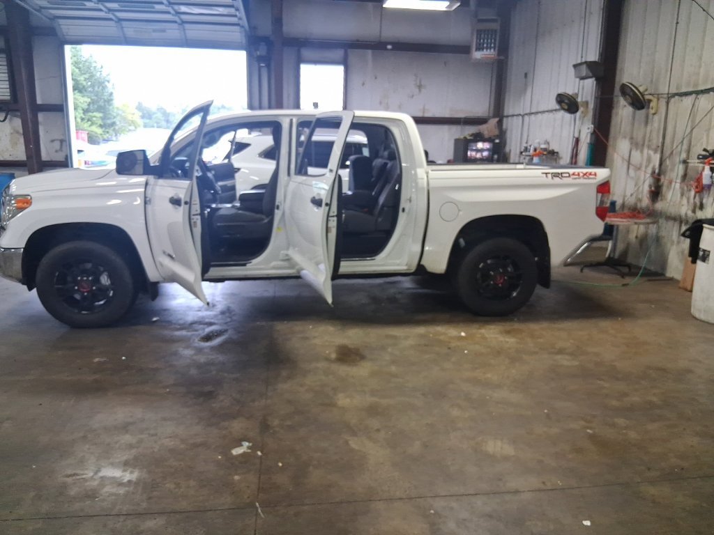 Used 2015 Toyota Tundra SR5 w/ TRD Off Road Package AWD/4WD image 16