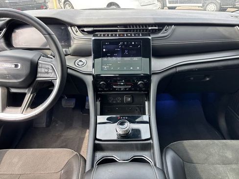 Used 2024 Jeep Grand Cherokee L Altitude AWD/4WD image 10