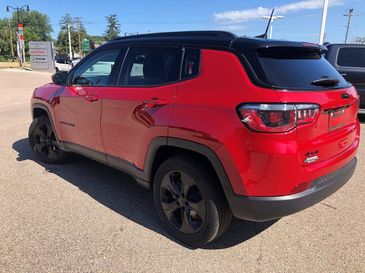 Used 2018 Jeep Compass Latitude w/ Popular Equipment Group AWD/4WD image 6