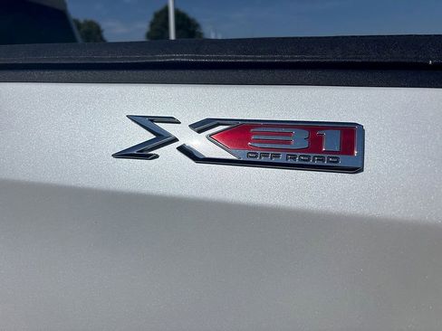 Used 2022 GMC Sierra 1500 SLT w/ SLT Premium Plus Package AWD/4WD image 8