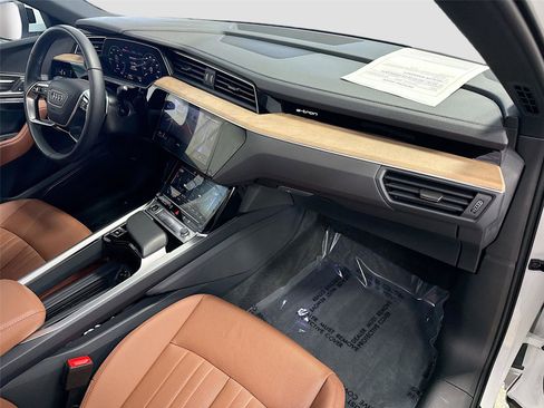 Certified 2024 Audi Q8 e-tron Premium Plus w/ Premium Plus Package AWD/4WD image 31