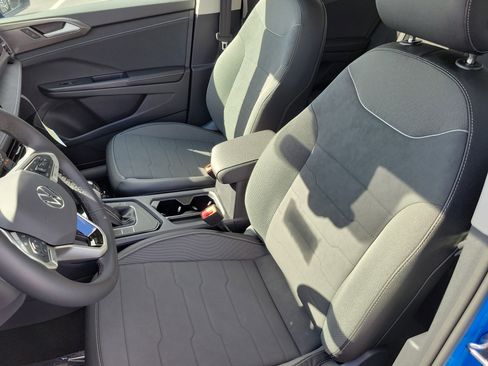 New 2026 Volkswagen Taos SE FWD image 18