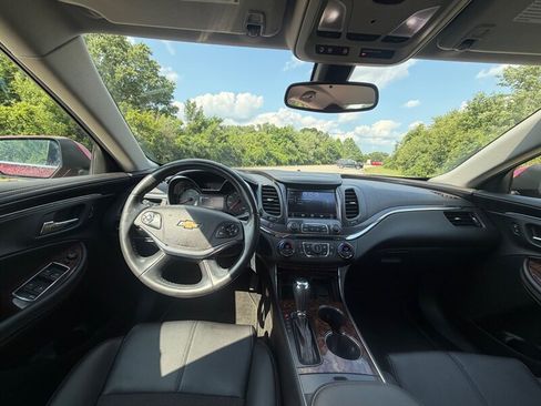 Used 2014 Chevrolet Impala LT w/ Convenience Package FWD image 9