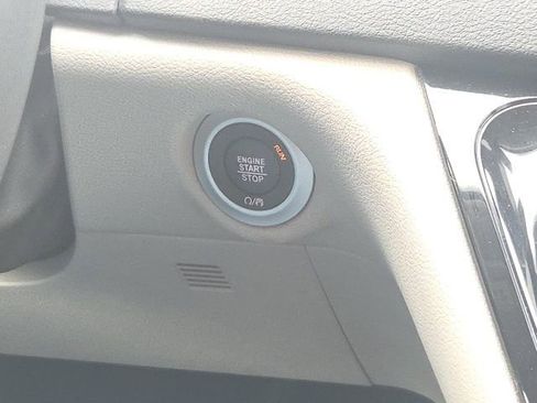Used 2023 Chrysler Pacifica Touring-L FWD image 49