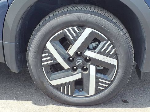 Used 2025 Nissan Kicks SV FWD image 10