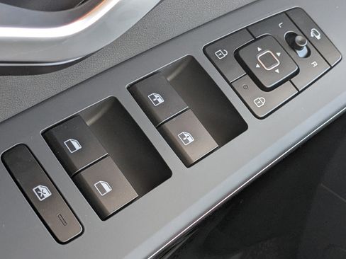 New 2025 Kia Niro SX image 30