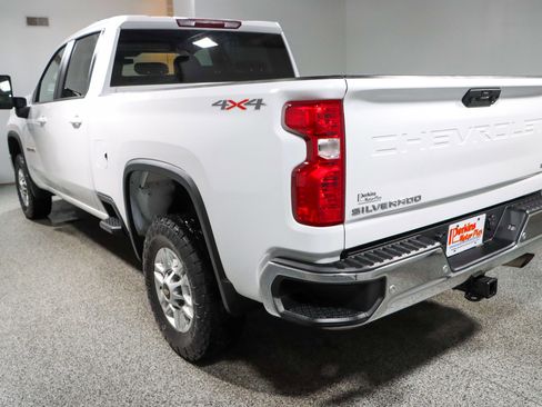 Used 2022 Chevrolet Silverado 2500 LT AWD/4WD image 9
