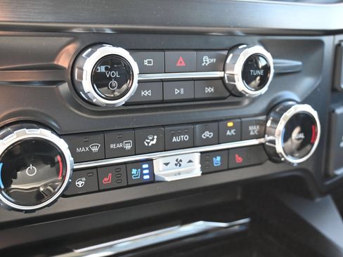 Used 2026 Ford F350 Lariat w/ Lariat Premium Package AWD/4WD image 31