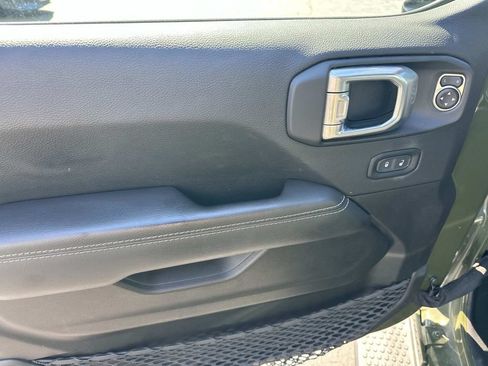 Used 2022 Jeep Wrangler Unlimited Sahara w/ LED Lighting Group AWD/4WD image 15