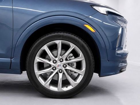 Used 2024 Buick Encore GX Avenir w/ Avenir Convenience Package FWD image 5