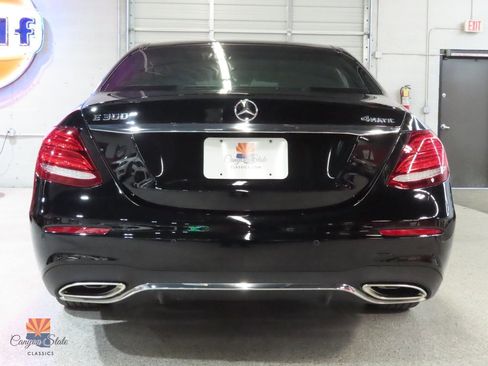 Used 2018 Mercedes-Benz E 300 4MATIC w/ Premium 2 Package (Q02) image 5