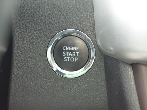 Used 2019 Toyota Highlander Limited image 16