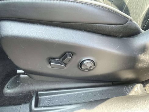 Used 2025 Chrysler Pacifica Limited FWD image 13