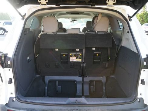 Used 2021 Toyota Sienna LE FWD image 11