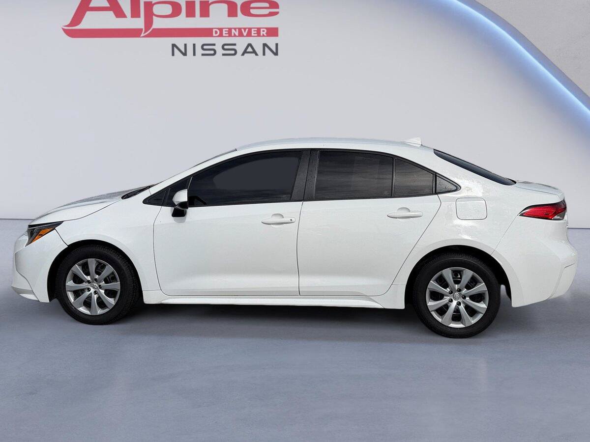 Used 2021 Toyota Corolla LE FWD image 2
