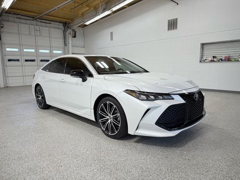 Used 2019 Toyota Avalon XSE image 6