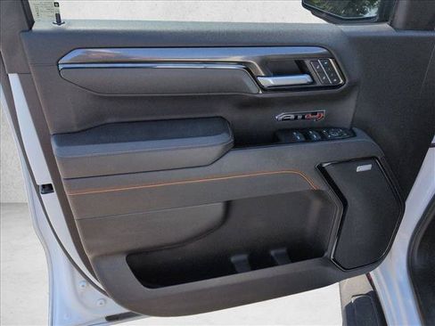 Used 2025 GMC Sierra 1500 AT4 w/ Technology Package AWD/4WD image 10