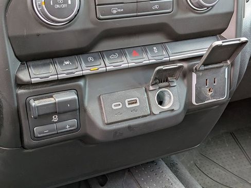 Used 2024 Chevrolet Silverado 1500 Custom image 25