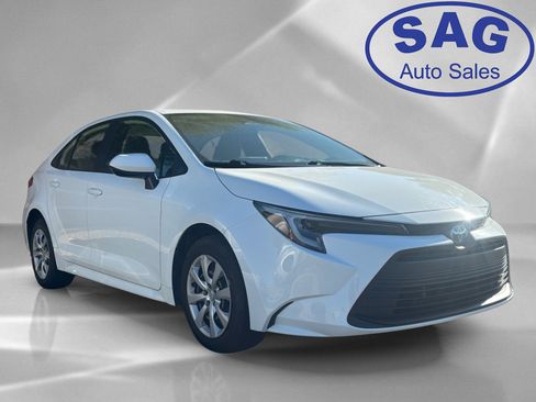 Used 2023 Toyota Corolla LE FWD image 2