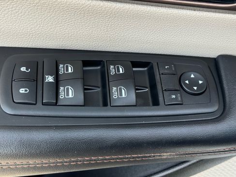 Used 2017 Chrysler Pacifica Touring-L Plus image 20