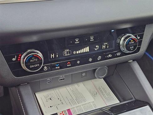 New 2025 Mitsubishi Outlander SEL Black Edition image 13